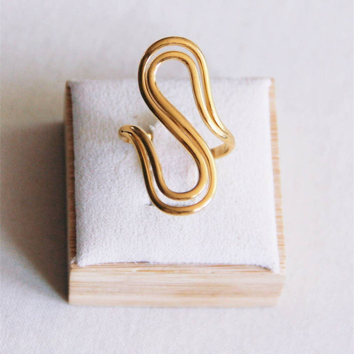 Stainless steel statement 'curve' XL ring - gold